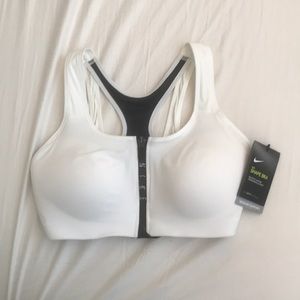 Nike sports bra!! Tag still on it, never worn.